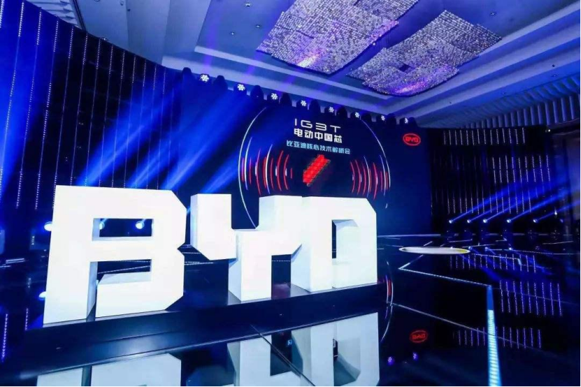 【新闻稿】面对售价五连降的特斯拉Model 3，为什么只有比亚迪汉EV敢硬刚？(1)1370.png