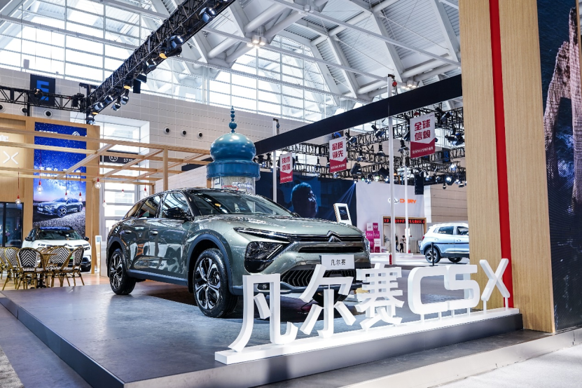 【新闻稿】凡尔赛C5 X首批交付进行中 全系车型、超凡政策 国庆购车正当时1219.png