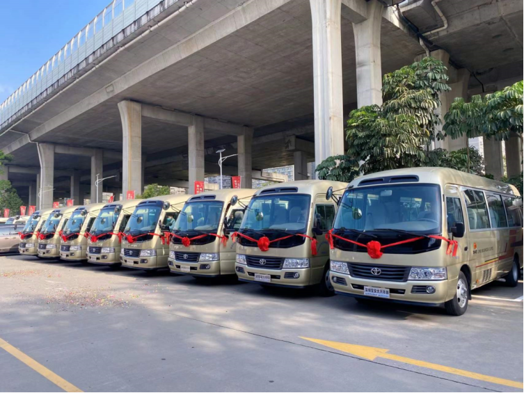 中巴交车213.png